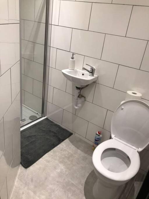 Bedfont House * Hillingdon